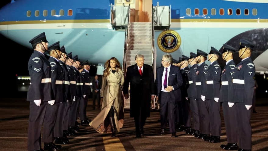 Tổng thống Trump tới Anh, bắt đầu chuyến thăm cấp nhà nước lần thứ hai